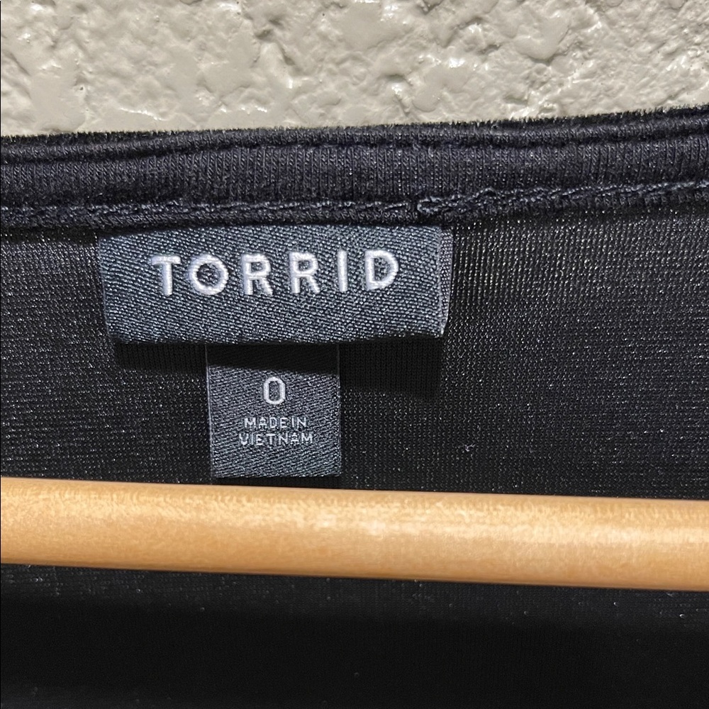 torrid Black Velvet Ruched V-Neck Blouse - Picture 2 of 6